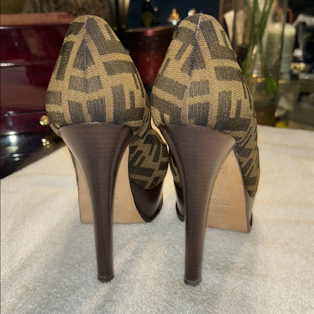 Fendi - Picture 5 of 9